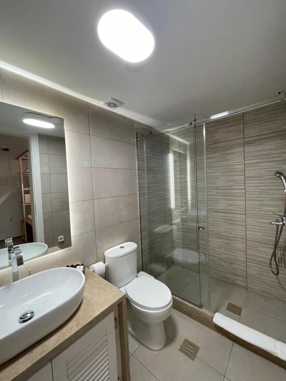 Trocadero Luxury Suites 에르미오니 외부 사진