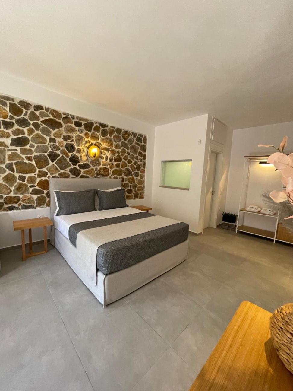 Trocadero Luxury Suites 에르미오니 외부 사진